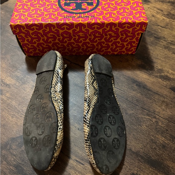 3 for 1 Deal - Tory Burch Black Leather Flats with Gold Logo plus more… - Picture 10 of 10